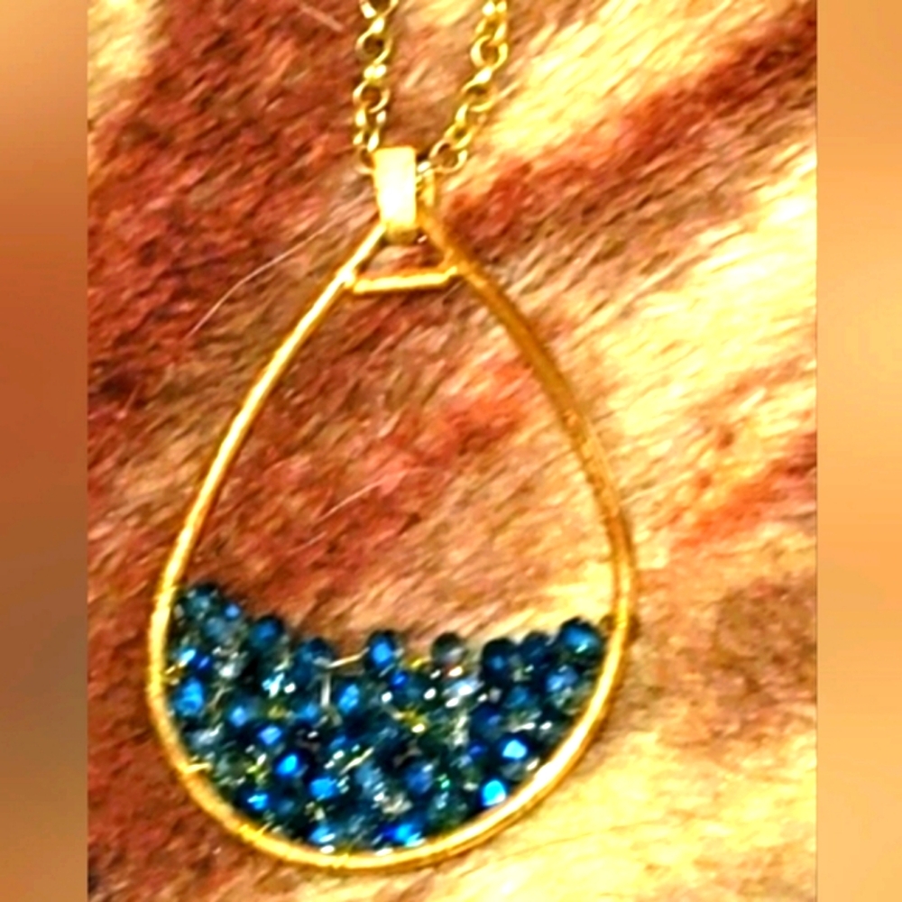 (16")🆕️🌟Goldtone Teardrop w  Swarovski Crystal Bead Necklace🌟